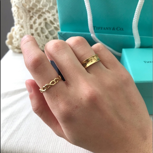 18k Yellow Gold Tiffany & Co. Infinity Ring SOLD - Picture 6 of 7